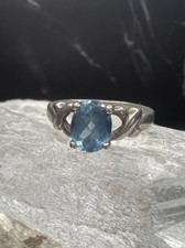 VTG 925 Sterling Silver Faceted Oval Blue Topaz Twist Accent Band Ring Size 7