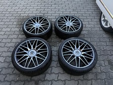 Mercedes-Benz C63 AMG mit Reifen Mercedes-Benz C63 AMG mit Reifen
