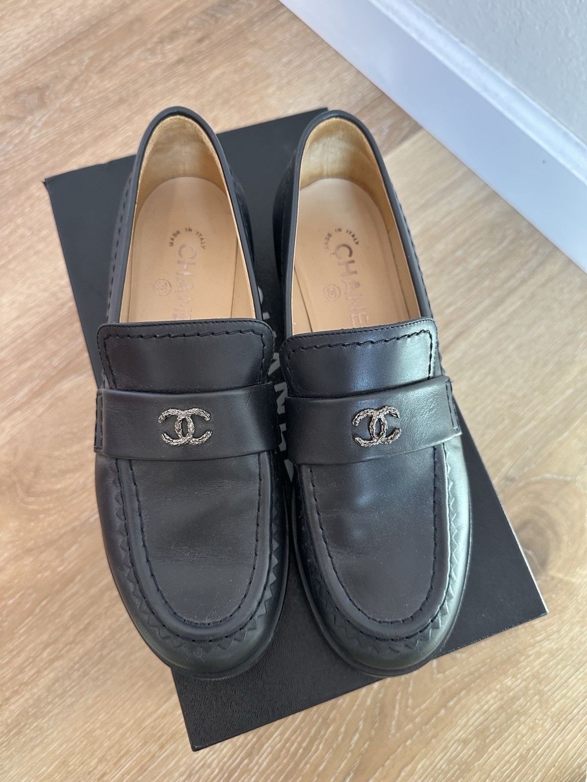 Chanel Dark Navy Blue Moccasin Loafer size EU38.5