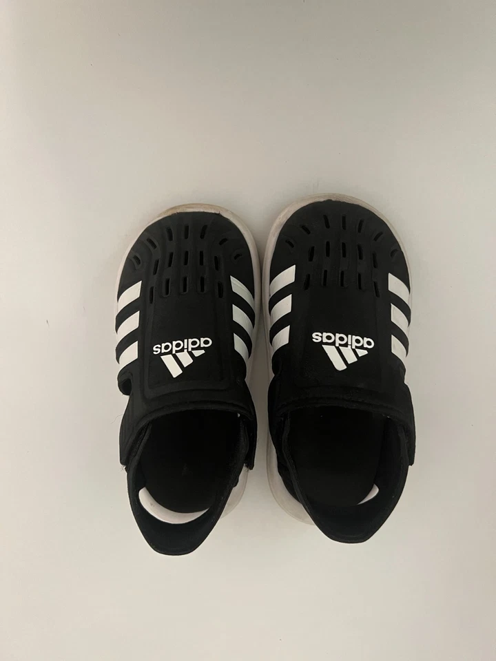 Sandalia de agua Adidas para niños pequeños GW0391 talla 8c Foto 4 de 4