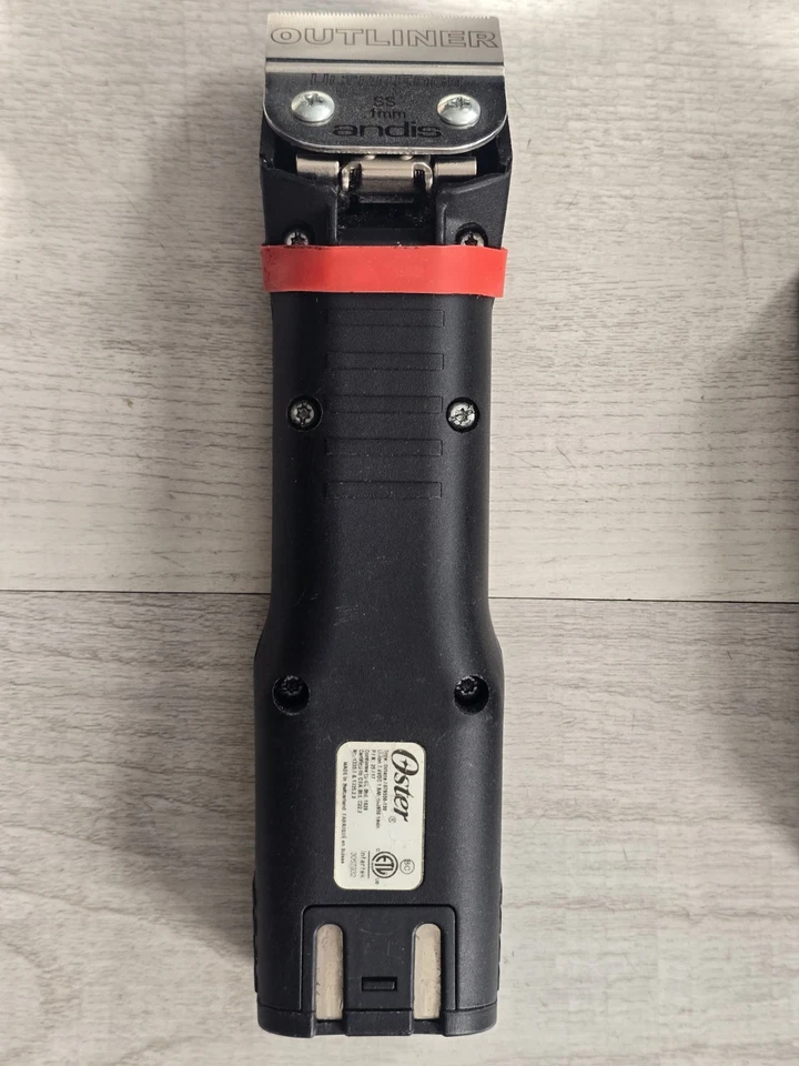 Oster Octane Cordless Clipper. With Charging Stand and Blade Set. Used - Image 2 of 4