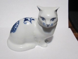 Vintage Zwiebelmuster Bohemia Blue Onion Czech Cat Figurine 3x3” Good Condition