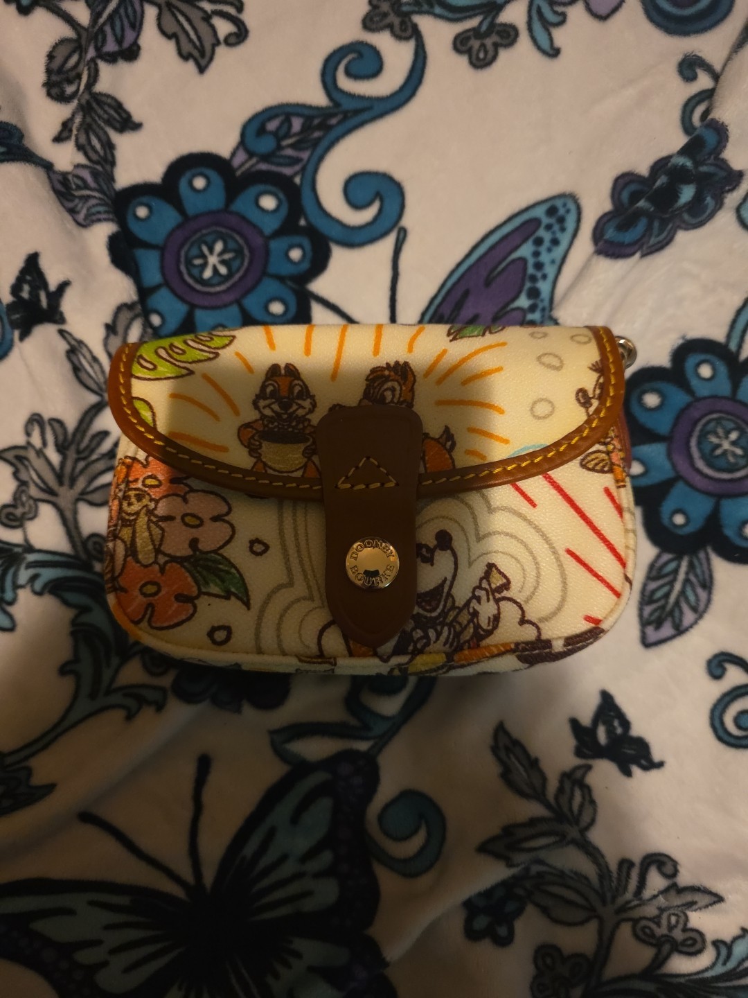 NEW DISNEY AULANI 2014 DOONEY & BOURKE FLAP WRISTLET IN MULTI COLORS MINNIE CHIP