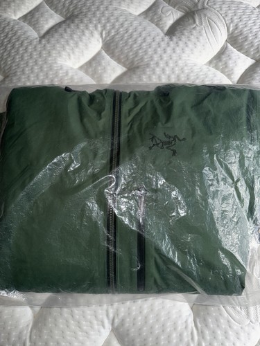 Arc’teryx Beta Insulated Jacket Goretex Men’s Small Color Eden/Green Brand New
