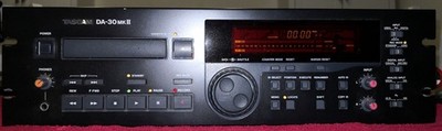Tascam da30 MK2 Profi-Dat Recorder, 19 Zoll, aus Studio,