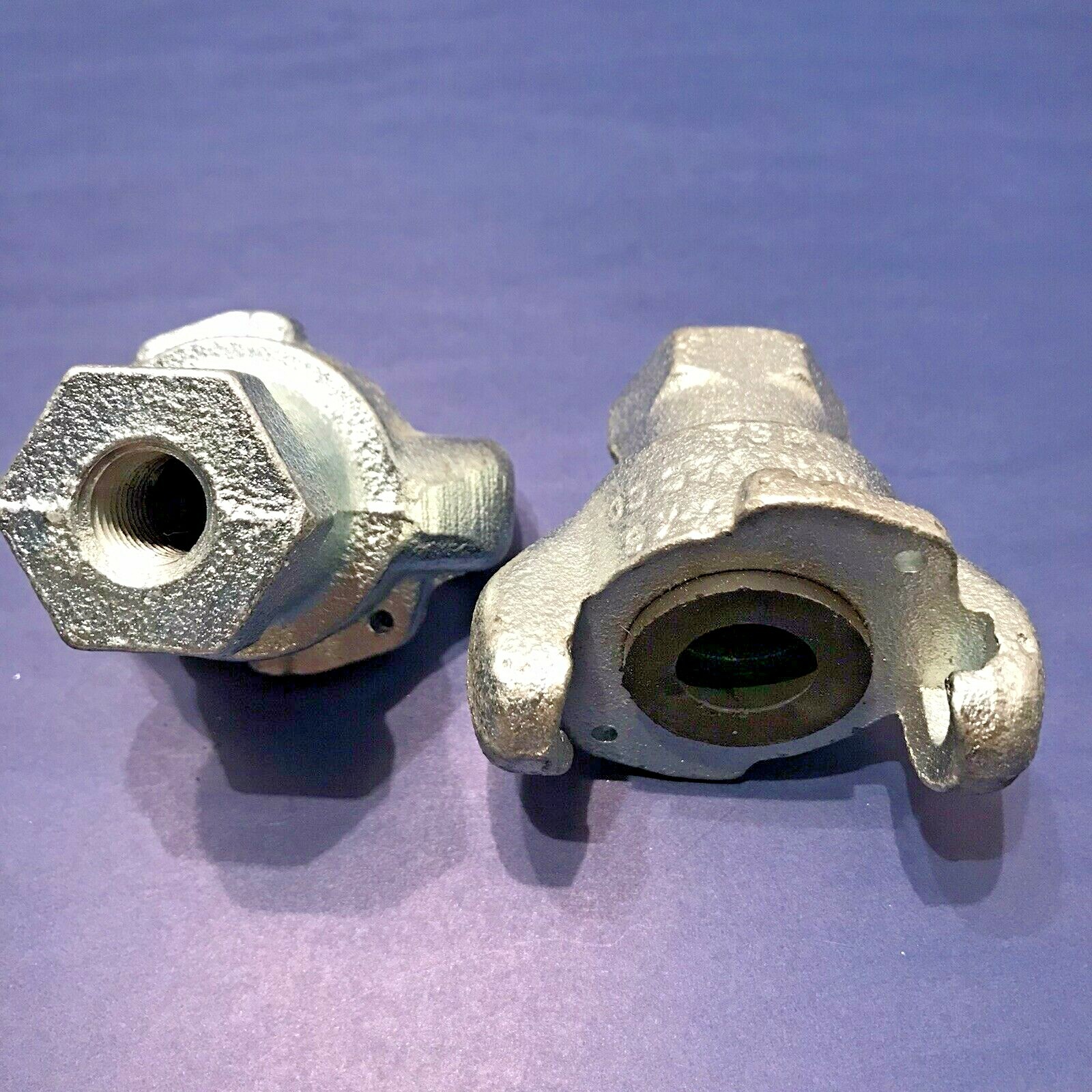 TWO (2) DIXON VALVE AMC1 1/4" FEMALE AIR KING UNIVERSAL 2 LUG