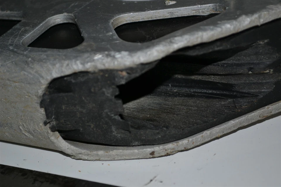 Guía de cadena basculante Husaberg 400E 501E FC FE 120 127-01 2000-2003 Foto 3 de 4