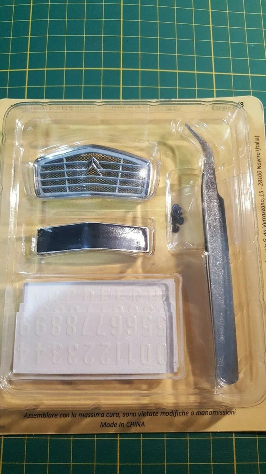 Citroen 2CV Charleston Auto in scala 1:8 De Agostini - Uscita N.3,N.4,N5 - Immagine 3 di 4