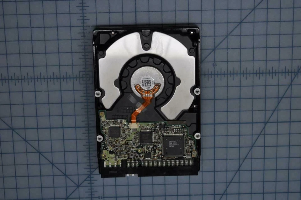 Maxtor DiamondMax 10.2GB 7200RPM ATA-100 3.5-inch Internal Hard Drive 51023H2 - Image 2 of 2