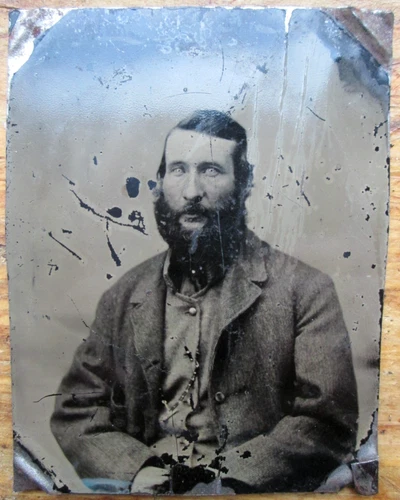 Antique 19th century GILT BUTTON Civil War SOLDIER tintype Photo PHOTOGRAPH