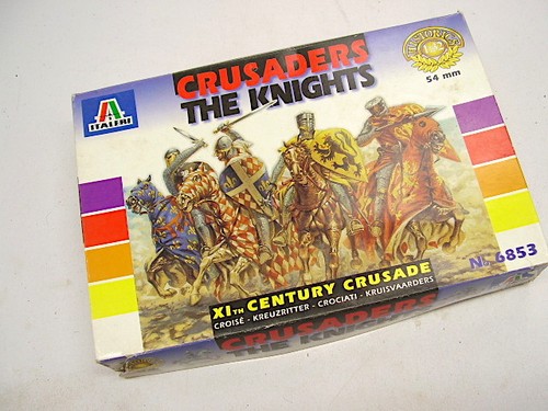 Italeri Crusaders The Knights Historics 54mm Unpainted Figures 6853 Open Box