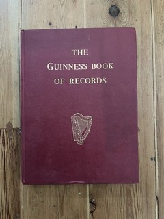 GUINNESS BOOK OF RECORDS 1966 Hardback Thirteenth Edition Maroon Vintage xmas
