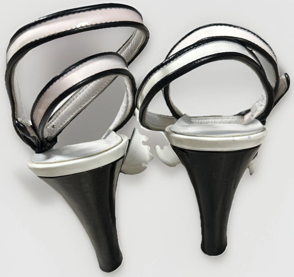 Bombas de salto Manolo Blahnik branco preto pétala biqueira aberta bloco Itália tamanho 5.5 - Imagem 4 de 4