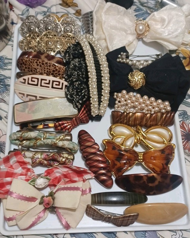 Huge Vintage Tortoise Shell, Pearl 50s 60s 70s 80s 90s hairclip lot bundle bulk