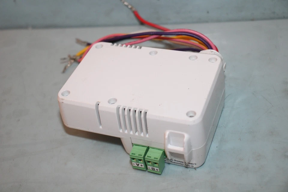 CONTROLADOR DE SALA DE ATENUACIÓN LEGRAND WATTSTOPPER LMRC-112 120VAC/277VAC 24VDC Foto 4 de 4