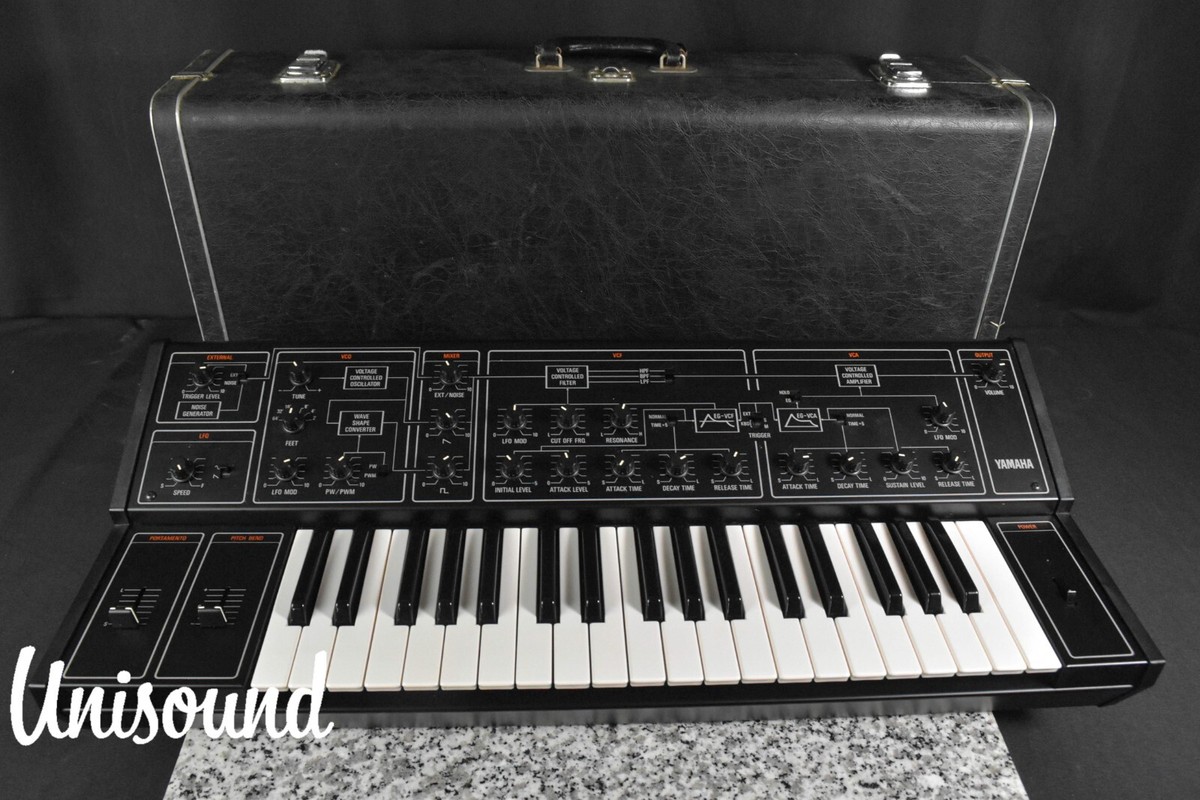 YAMAHA CS-10 Vintage Analog Synthesizer w/ Hard Case in YAMAHA CS-10 Vintage Analog Synthesizer w/ Hard Case in