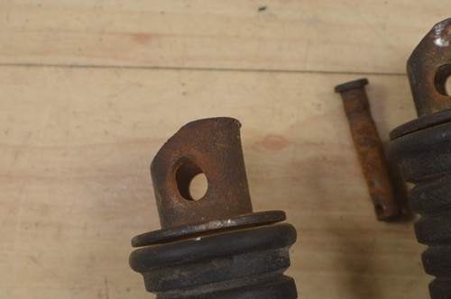 78 Suzuki GS750e, 77-79, rear/ passenger pegs - Picture 2 of 8