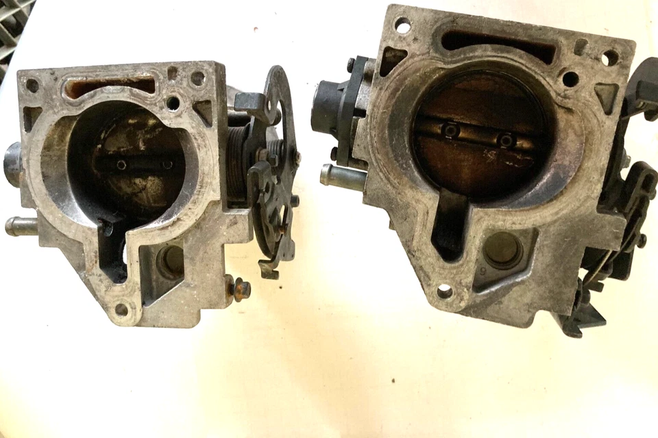 lots of 2- Hitachi Carburetors,one barrel each-both will need to be rebuilt - Image 4 of 4
