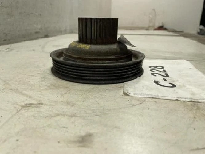 Fiat 500L 2014 polea cigüeñal OEM Foto 3 de 4