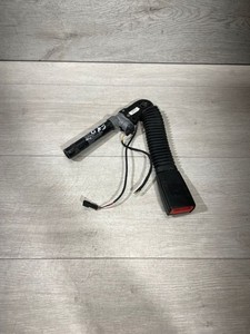 BMW 5 F10 F11 2013 Gurtschloss vorne 9115306 KAN8886