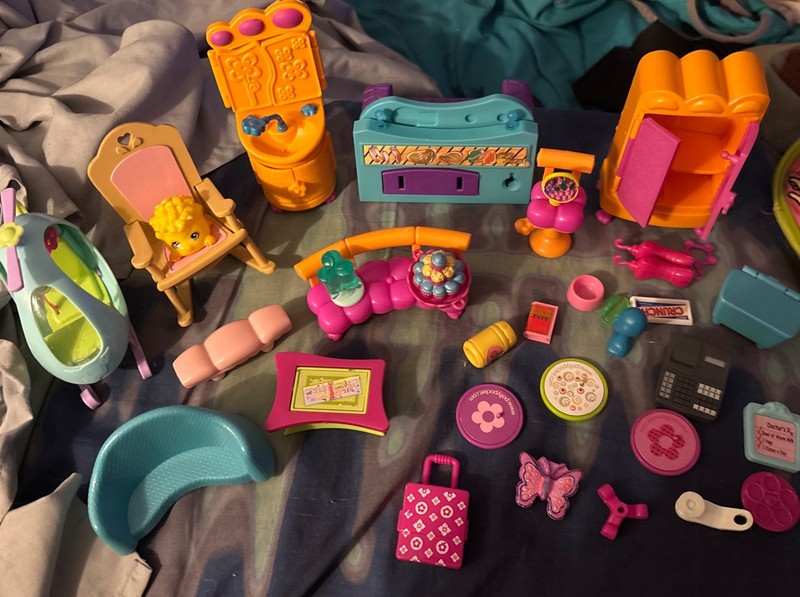 35+ Piece Polly Pocket Micro Mini Jungle Safari Helicopter Armoire Rockin Chair