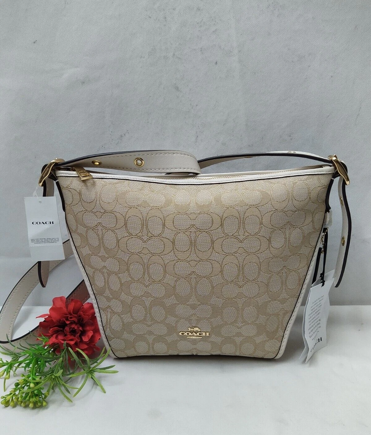 Borsa a tracolla Coach Signature Duffelette beige tela finiture in pelle Nuova con etichette $225