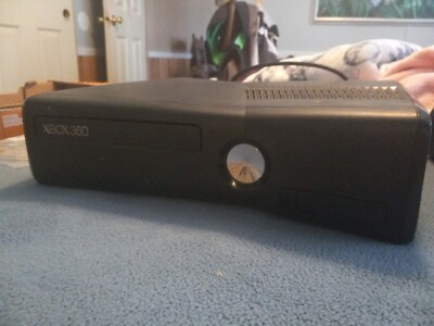 xbox 360 console And Kinect With Assissins Creed II disk and All Cords