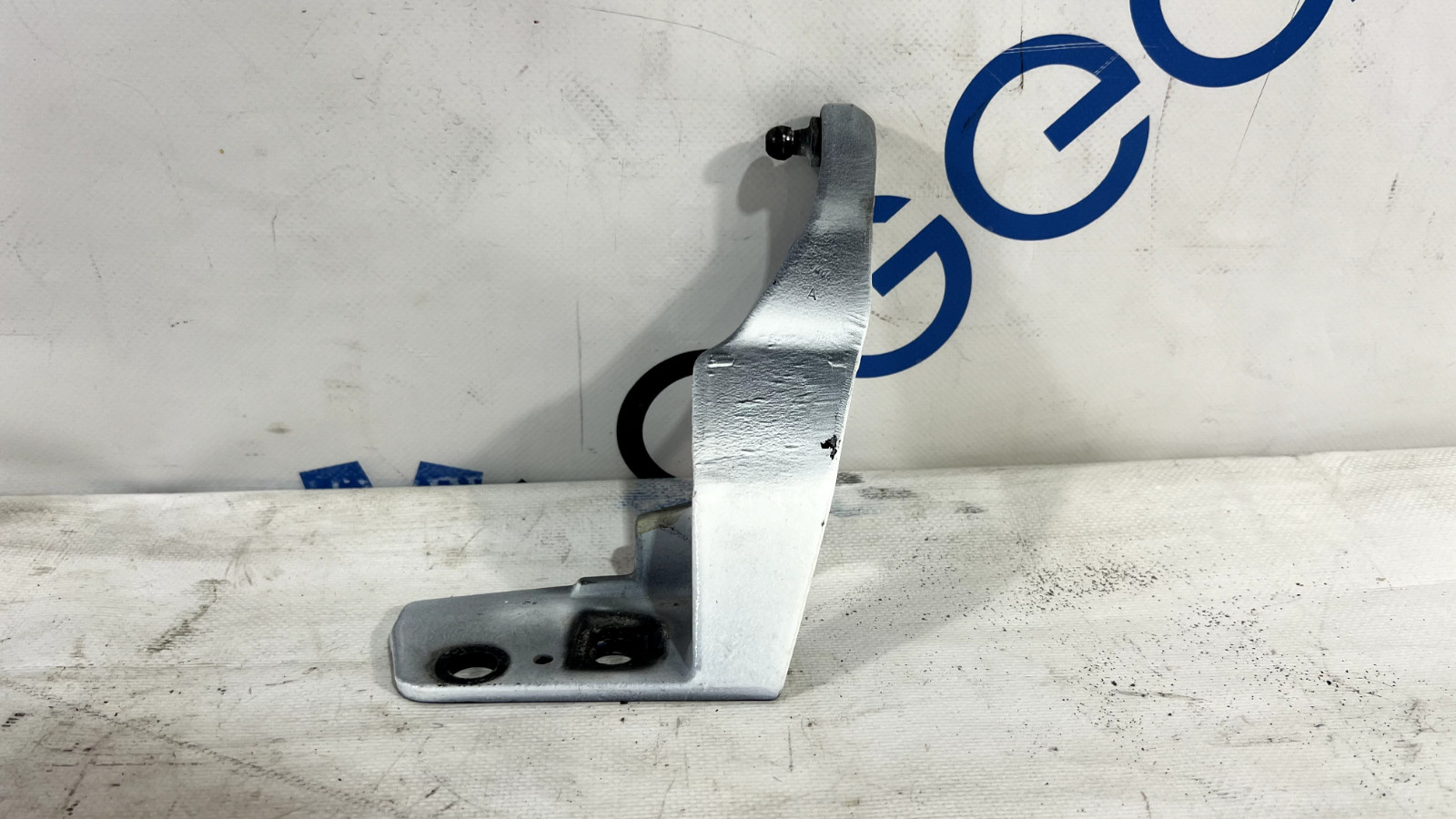 ASTON MARTIN V8 VANTAGE RIGHT DOOR HINGE CHECK STRAP STOPPER BRACKET OEM 2011 ✔️