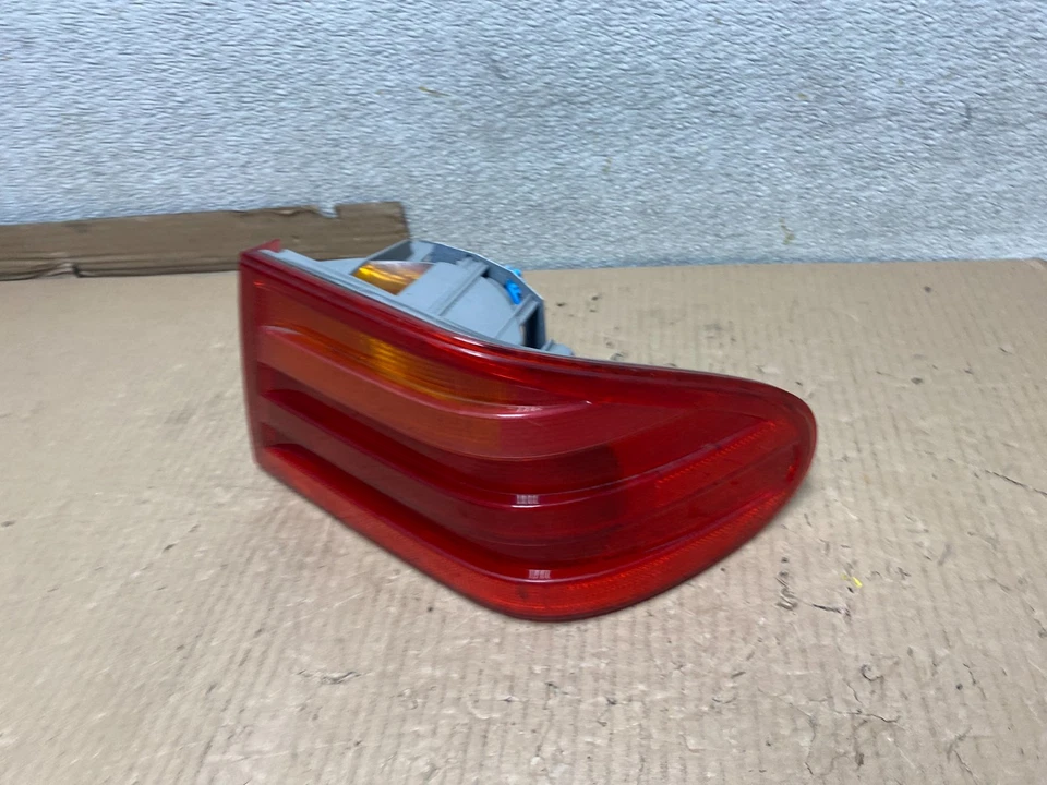 Luz trasera pasajero derecho Mercedes-Benz E W210 E320 1996-1999 OEM U2710 DW Foto 2 de 4