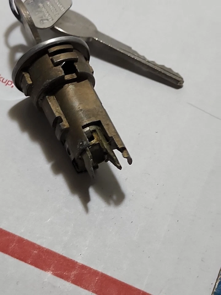 НОВЫЙ ИЗ СТАРЫХ ЗАПАСОВ 1966-1969 PLYMOUTH, GTX, КРЫШКА ДЕКИ ДОРОЖНОГО БЕГУНА, ПЕРЧАТОЧНЫЙ ЯЩИК, КОМПЛЕКТ ЗАМКОВ КОНСОЛИ - Изображение 4 из 4