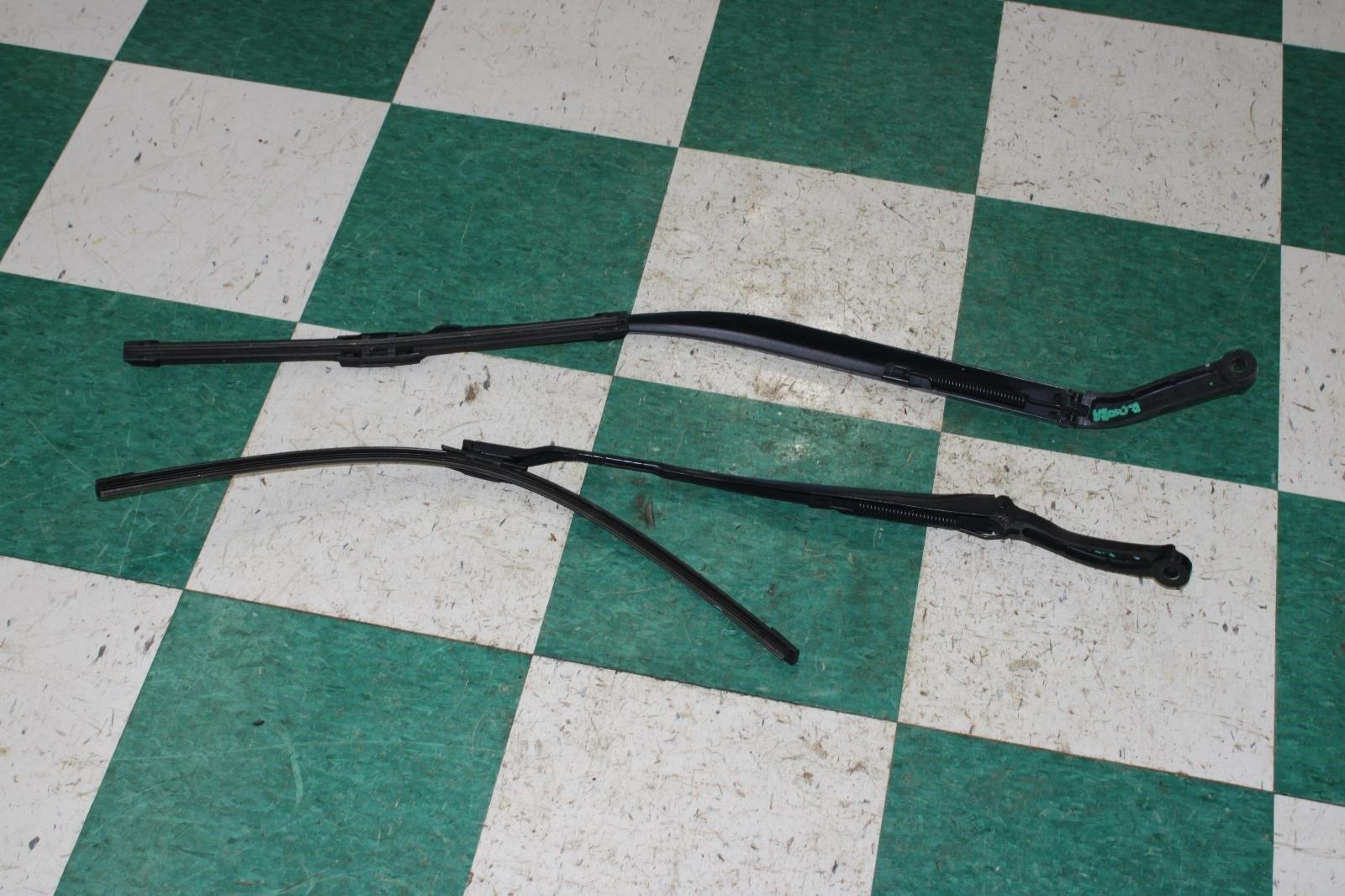 Maserati Ghibli 2014-2019 Left, right Wiper arms Pair