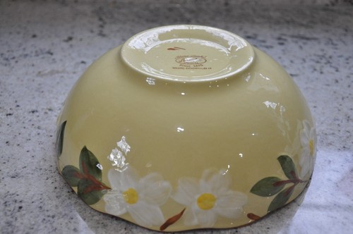 Nice MCM Vintage STANGL White Dogwood Vegetable Serving Bowl and Salt & Pepper - Picture 4 of 6