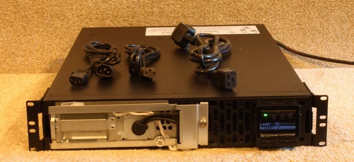 APC SMX3000RMHV2U - no front plastic - new cells  - 2u - 12m RTB