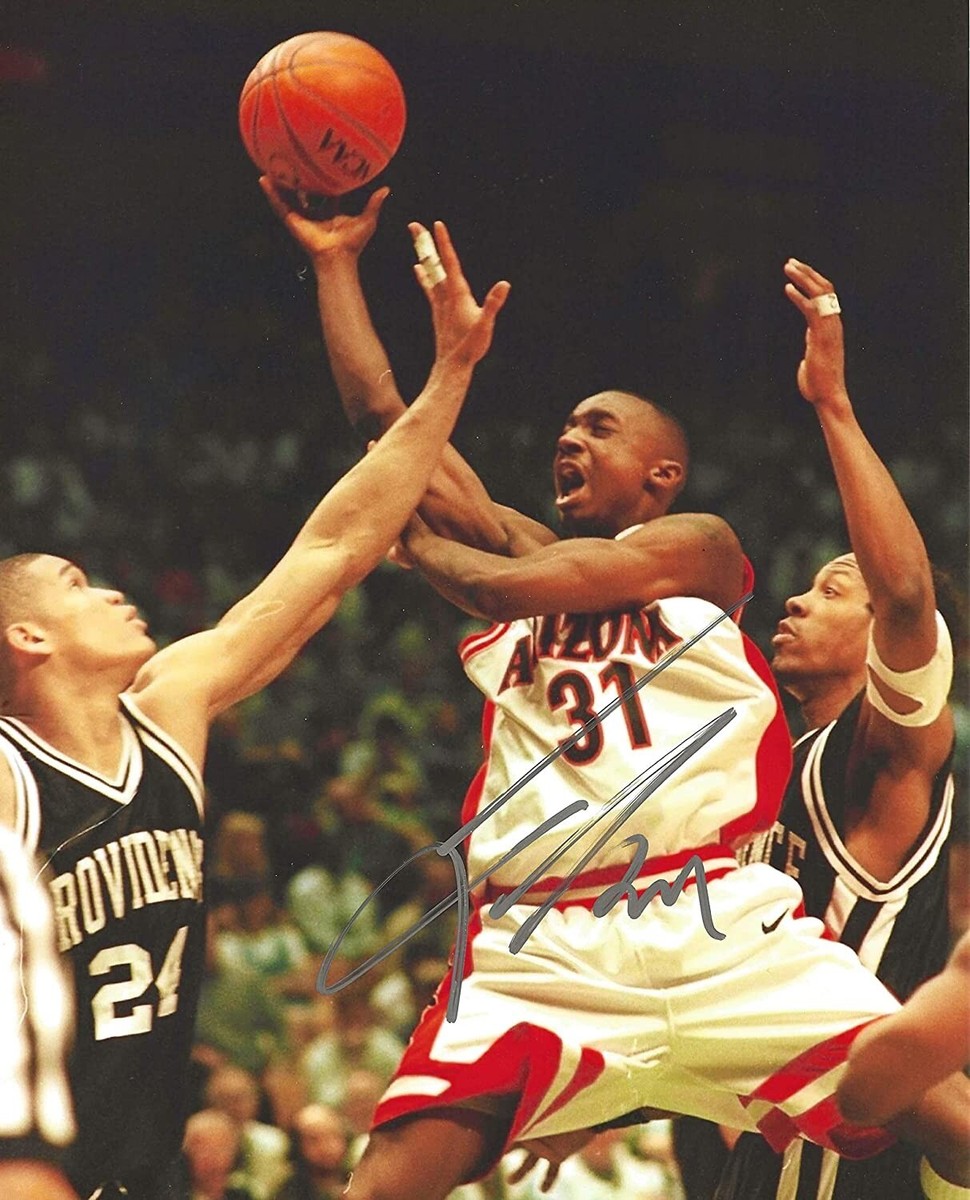 Jason Terry Arizona Wildcats autographed basketball 8x10 photo proof COA. Jason Terry Arizona Wildcats autographed basketball 8x10 photo proof COA.