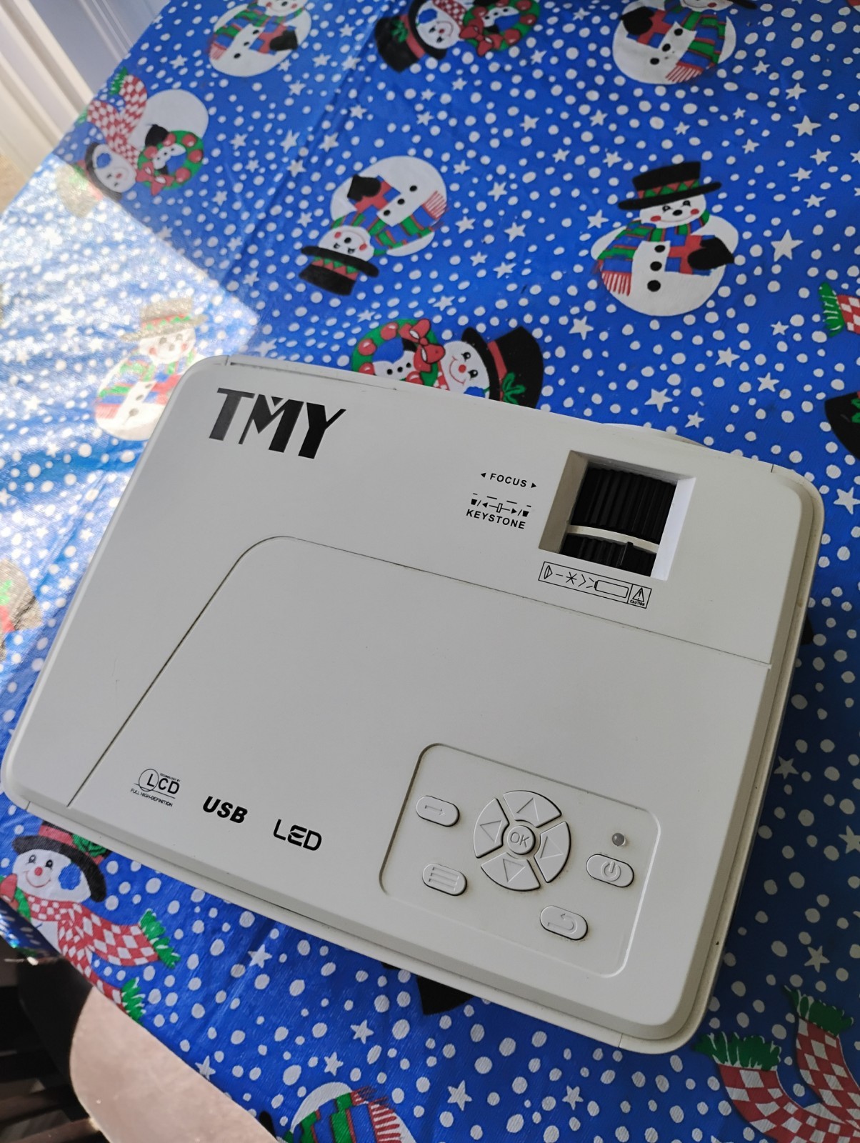 Full HD Portable Projector (1080p) With projector Screen