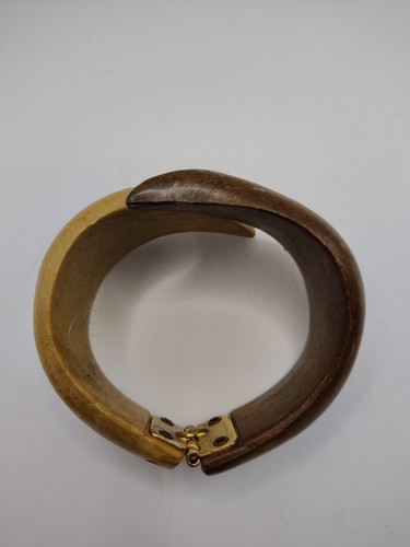 Vintage Wood Bracelet Made in Hong Kong. Fashion Jewelry Hinged - Picture 5 of 7