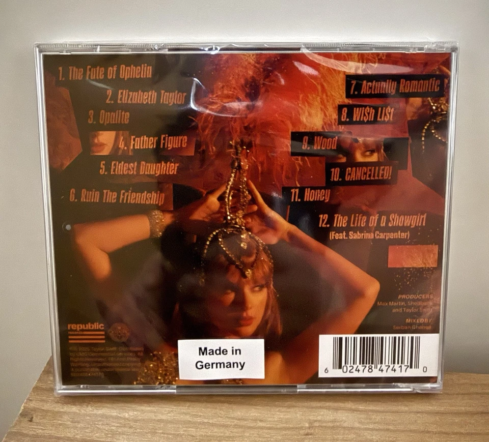 Taylor Swift The Life Of A Showgirl CD HAND SIGNED PHOTO #2 - Bild 2 von 2