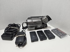 Canon ES970A 8mm Hi8 Camcorder Hi-Fi Stereo With Charger/3 Batteries/Cassette