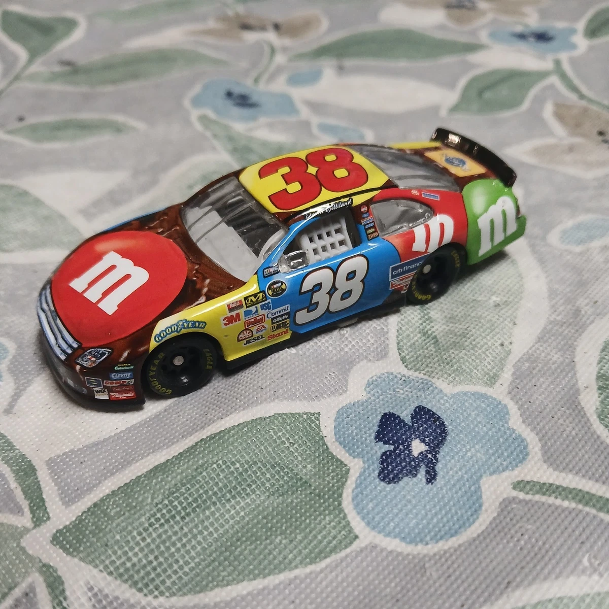 Motorsports Authentics David Gilliland 2007 Vehicle Year Diecast