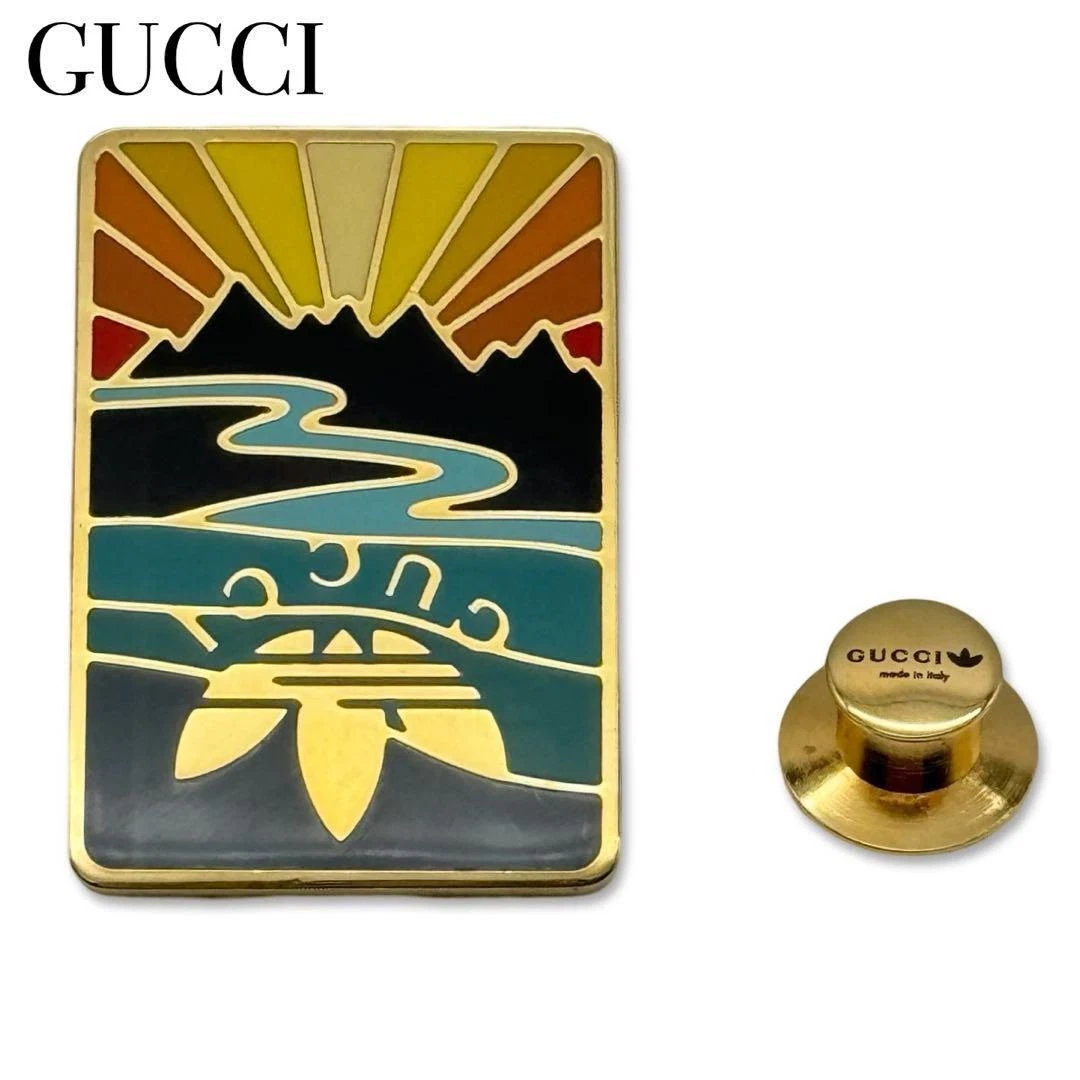 Accessoires badge broche rare GUCCI ADIDAS   édition limitée doré multicolore