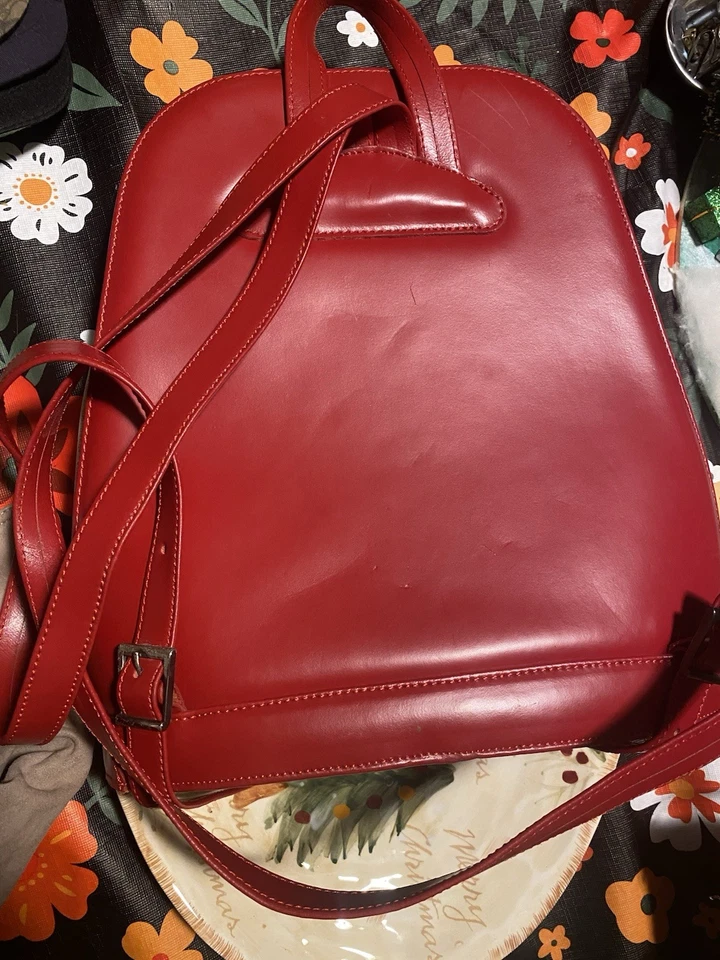 Mochila de cuero rojo C. Valentino con etiquetas Foto 2 de 4