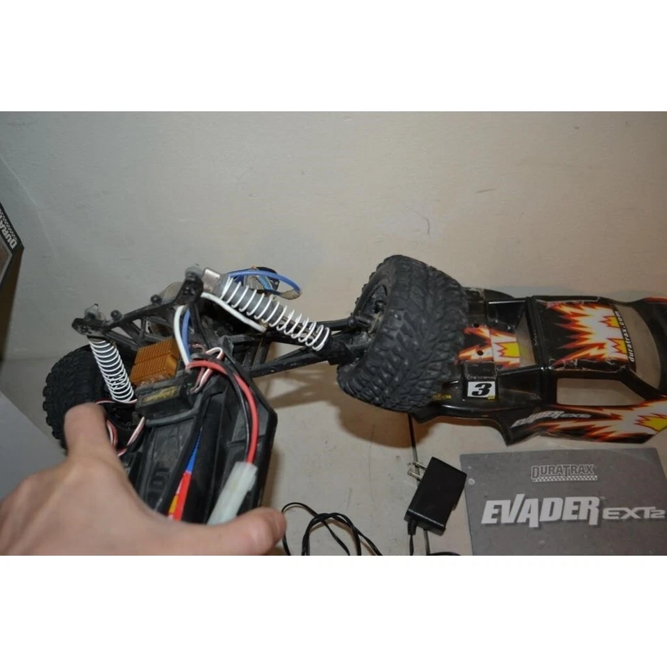 Duratrax Evader EXT2 RC Electric Stadium Truck RTR w/ Battery Charger -FOR PARTS - Image 3 of 4