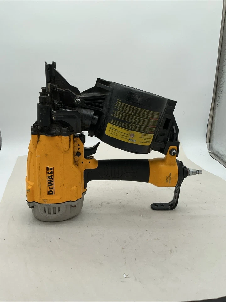 Clavadora neumática para marcos de bobinas Dewalt DWF83C de 15° Foto 2 de 4