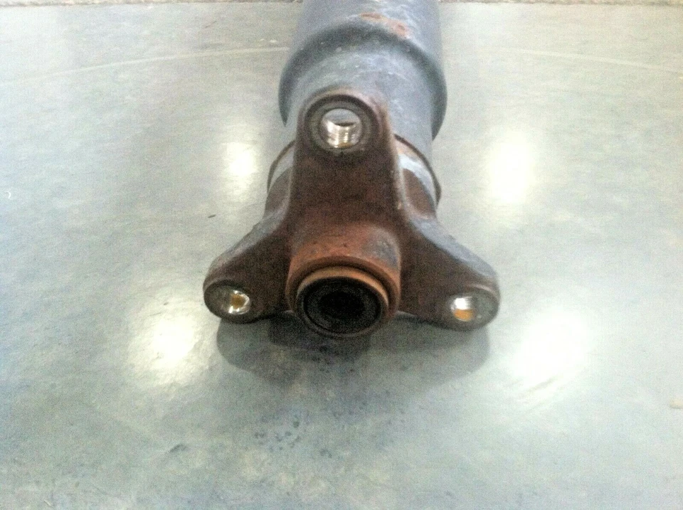 2001-2003 BMW X5 E53 ~ REAR DRIVESHAFT ~ 26107510001				 - Image 2 of 4
