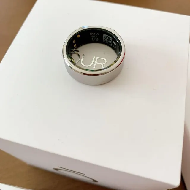 OURA RING Heritage Silver Gen2 US9 Battery runs about 4-5 days