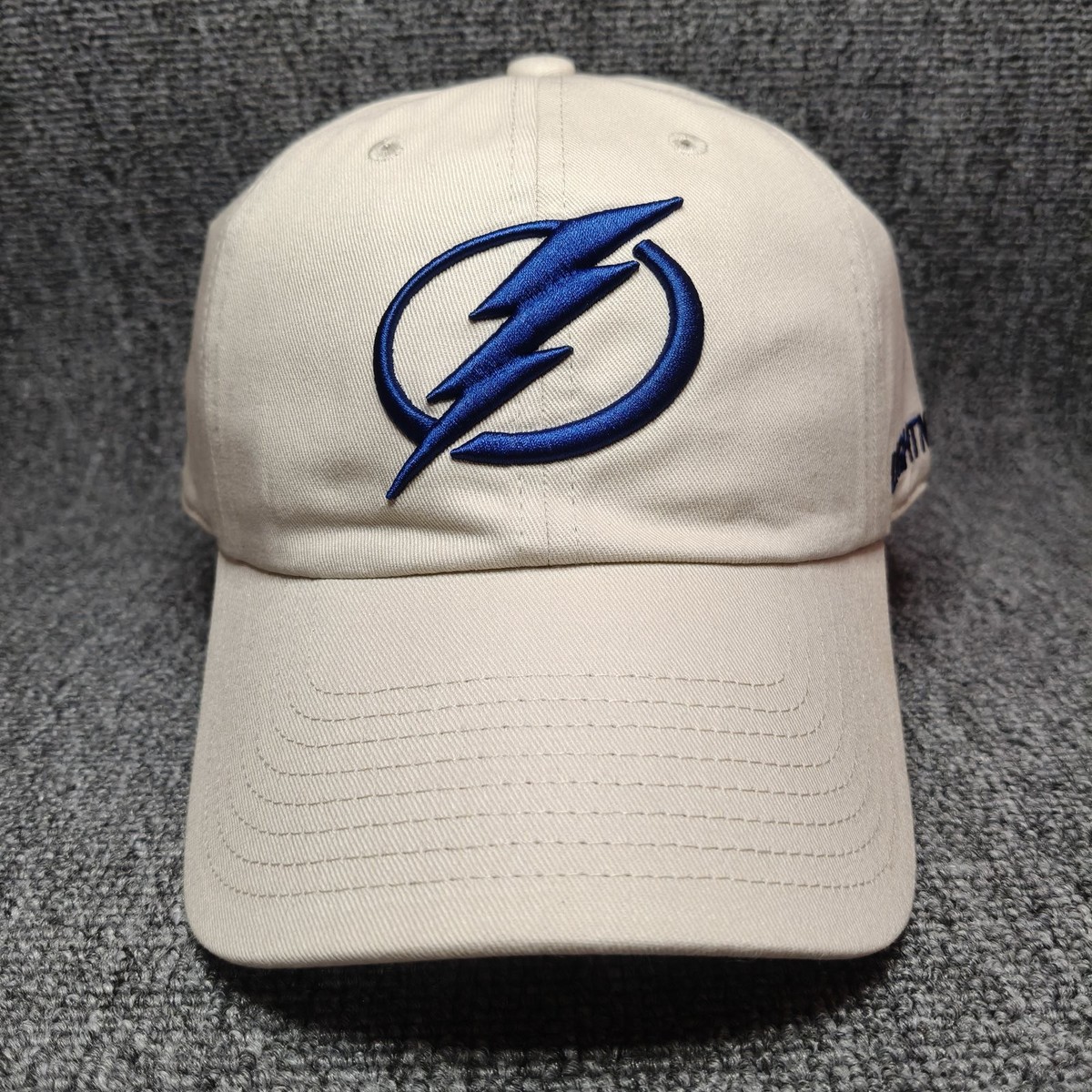 Mitchell & Ness Tampa Bay Lightning NHL White Strapback Cap Hat