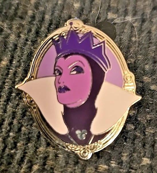 2010 Disney Hidden Mickey Magic Mirror Collection - Evil Queen Pin
