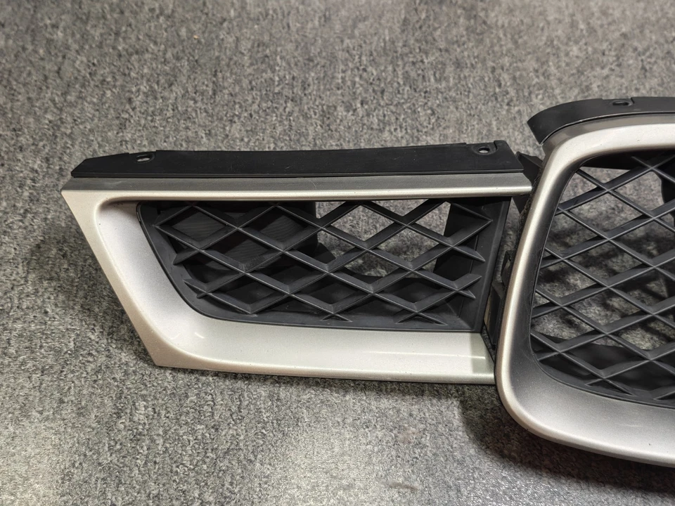 Juego de parrilla de parachoques delantero Subaru Impreza 2006-2007 plateado genuino Foto 3 de 4