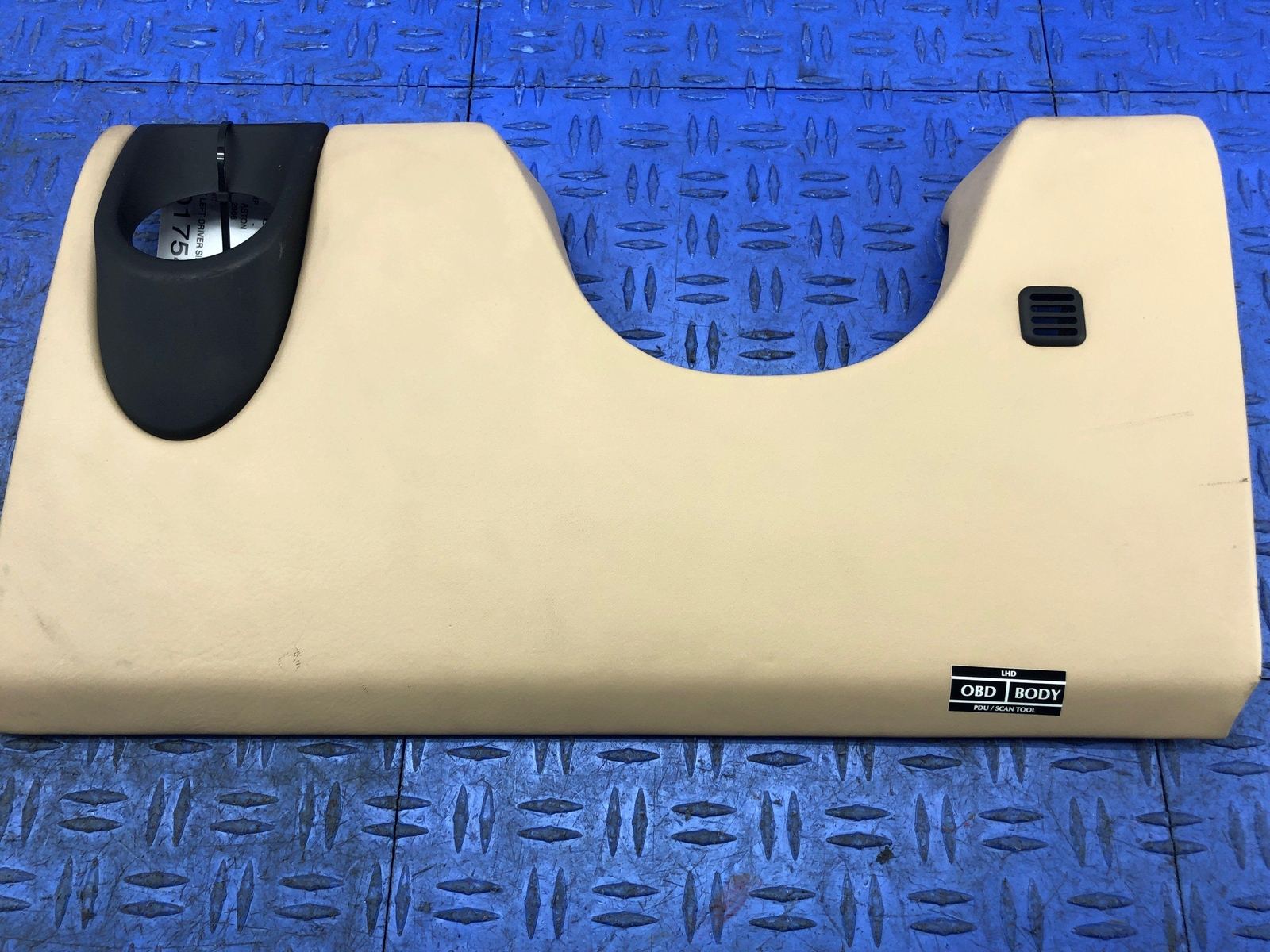 2006-2018 ASTON MARTIN VANTAGE FRONT LEFT KNEE BOLSTER PANEL BEIGE 6G33-C04325