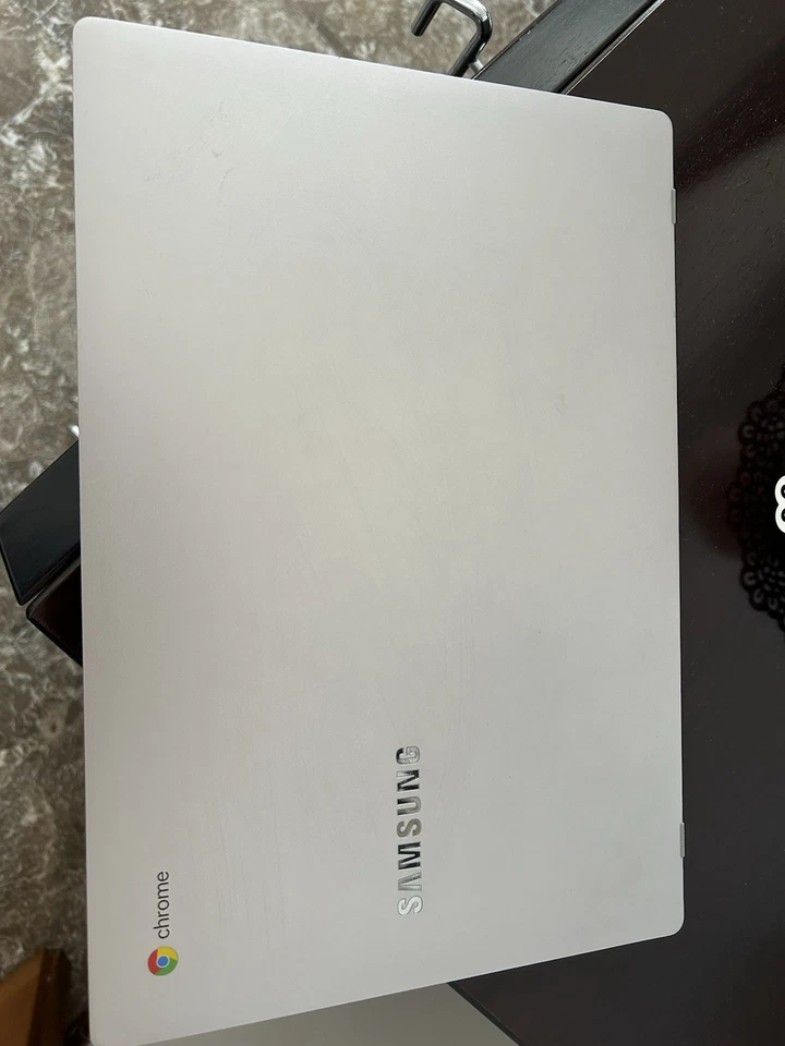 Samsung Chromebook 4+ 15,6" (64GB eMMC, Intel Celeron N, 2,60GHz, 4GB) Laptop - - Immagine 3 di 4